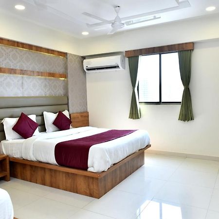 Hotel Royal King By Sky Stays Amhedabad Dış mekan fotoğraf