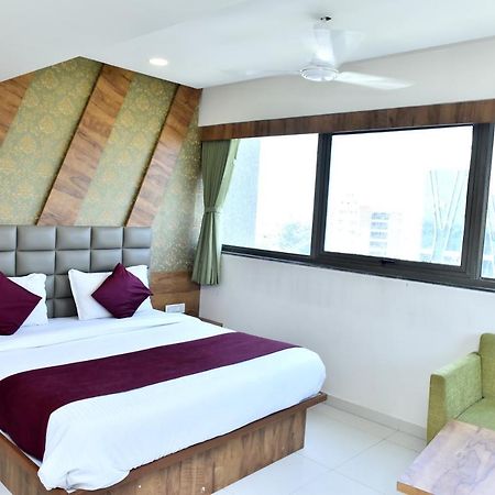 Hotel Royal King By Sky Stays Amhedabad Dış mekan fotoğraf