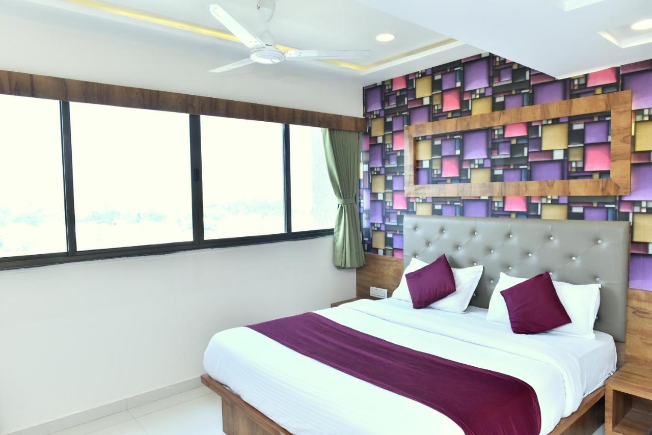 Hotel Royal King By Sky Stays Amhedabad Dış mekan fotoğraf