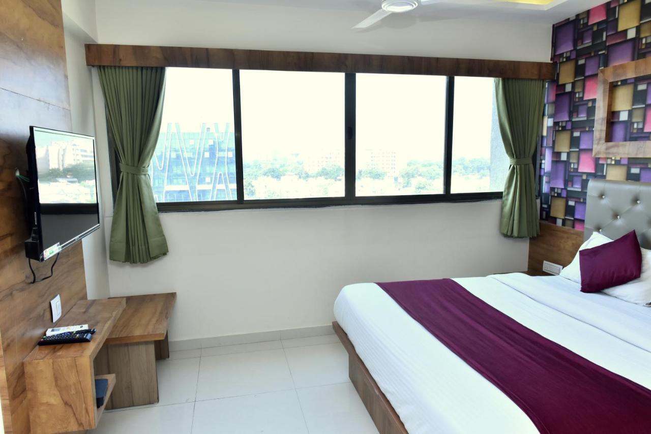 Hotel Royal King By Sky Stays Amhedabad Dış mekan fotoğraf