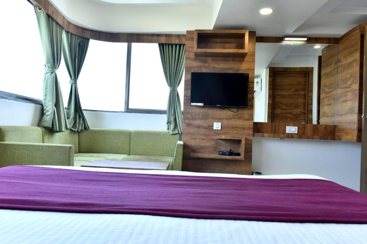 Hotel Royal King By Sky Stays Amhedabad Dış mekan fotoğraf